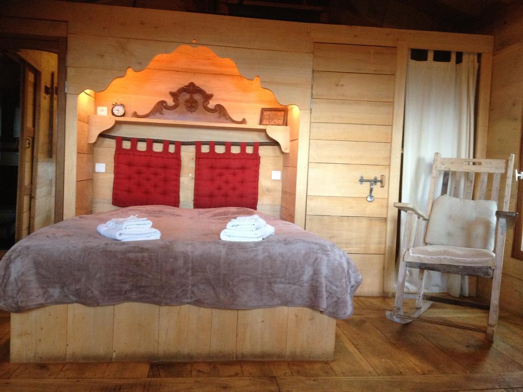 Les Cabanes Du Tertre Urval Ngoại thất bức ảnh